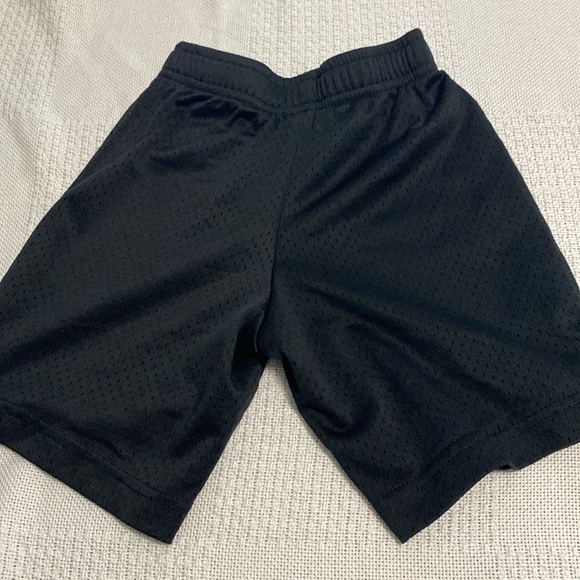 Boys Nike black shorts size M/5-6 years - Picture 2 of 4